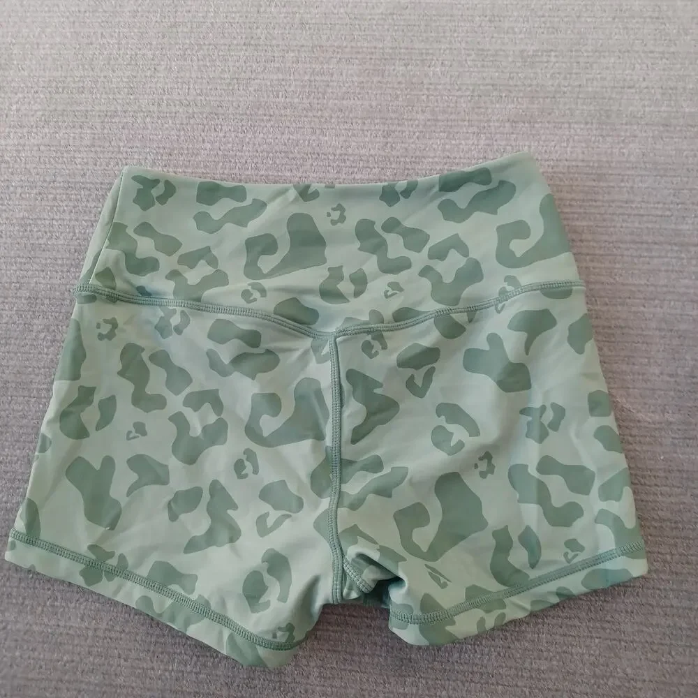 Girls Who Power Lift Shorts Womens M Green Camo 3